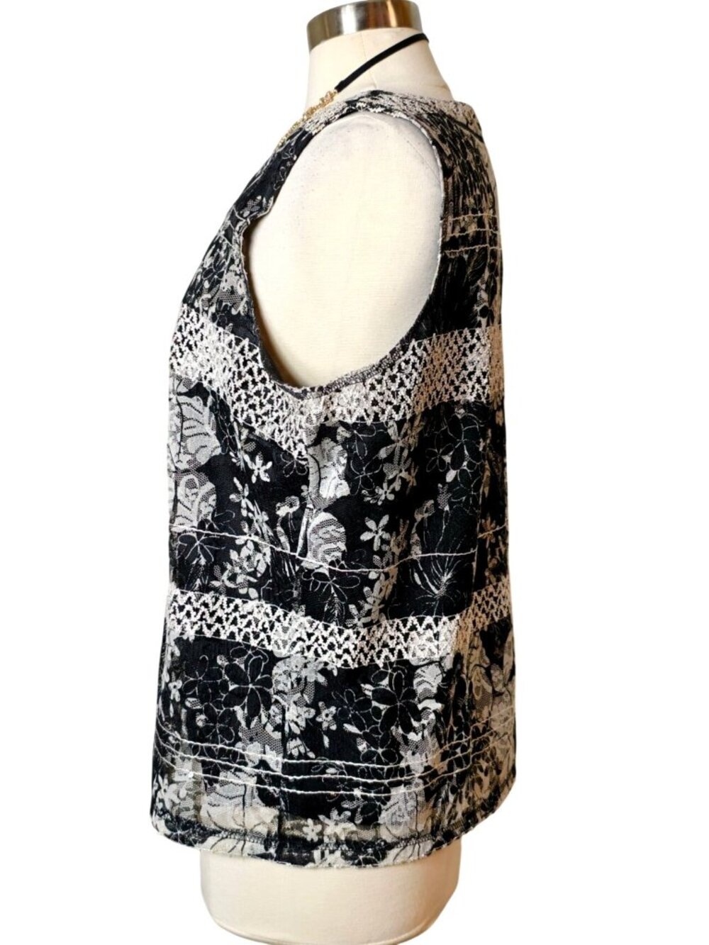 Womens XL Sleeveless Lace Top Black White Floral Textured Stretch Boho Chic West - Picture 2 of 7